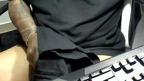 Snapshot of nicepussyandcock chatting on November 15, 2:31 am Camila And Steeven online show from November 15, 2:31 am