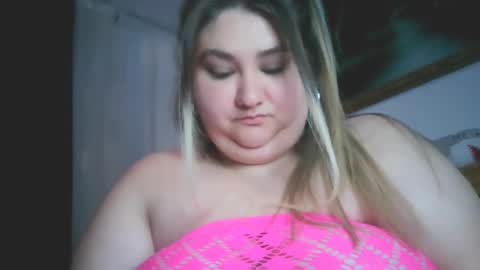 Snapshot of nicholle chatting on February 8, 10:08 pm Nicholle online show from February 8, 10:08 pm