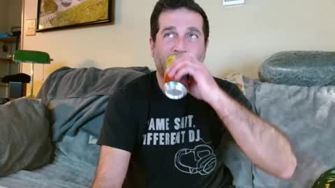 Snapshot of nichous77 chatting on December 14, 12:44 am Nick online show from December 14, 12:44 am