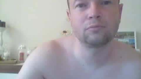 nick1990b online show from April 16, 5:14 pm