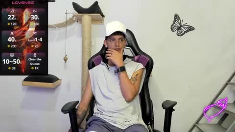 Snapshot of nick_greey chatting on June 6, 9:19 pm Frank online show from June 6, 9:19 pm