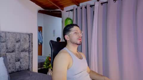 nick_moss_ online show from February 25, 10:25 am