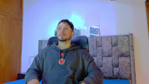 nick_moss_ online show from March 12, 10:54 am