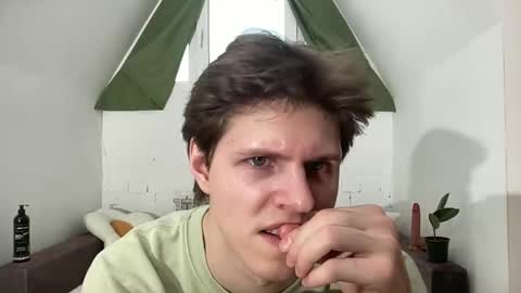 Snapshot of nick_win chatting on January 4, 9:21 am Nick online show from January 4, 9:21 am