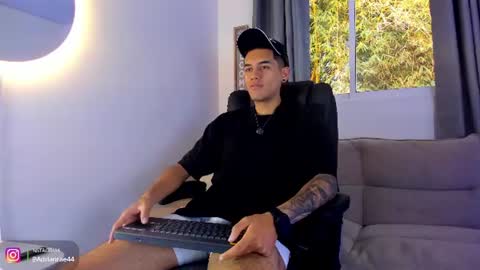 Snapshot of nickcopeer_ chatting on July 20, 12:40 pm Nick Copeer online show from July 20, 12:40 pm
