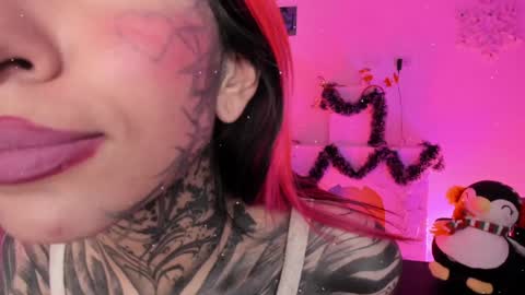 Snapshot of nicki_1 chatting on December 29, 5:31 am   Help me reach 100 thumbs up online show from December 29, 5:31 am