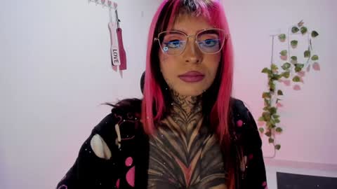Snapshot of nicki_1 chatting on January 17, 9:06 am   Help me reach 100 thumbs up online show from January 17, 9:06 am
