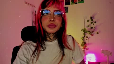Snapshot of nicki_1 chatting on January 22, 8:18 am   Help me reach 100 thumbs up online show from January 22, 8:18 am