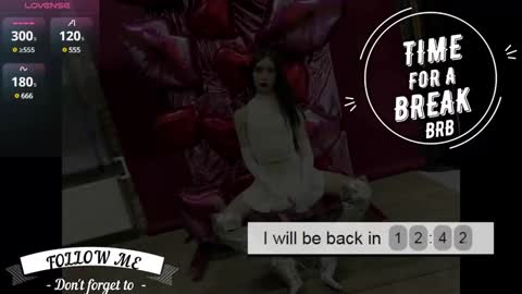 Snapshot of nickierainer chatting on December 2, 8:19 am Nickie online show from December 2, 8:19 am