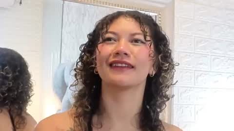 nickollsaenz online show from June 10, 4:01 am