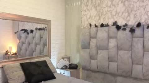 nickollsaenz online show from July 10, 3:55 am