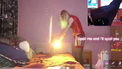 Snapshot of nicktu52 chatting on December 19, 12:50 am nicktuuk online show from December 19, 12:50 am