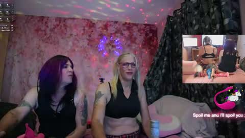 Snapshot of nicktu52 chatting on July 17, 11:42 pm nicktuuk online show from July 17, 11:42 pm