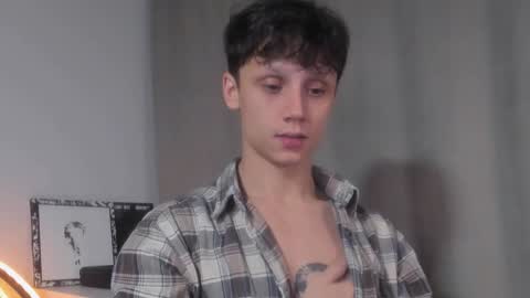 Snapshot of nicky_neal chatting on December 4, 3:15 am Nicky Neal online show from December 4, 3:15 am