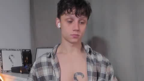 Snapshot of nicky_neal chatting on December 6, 1:40 am Nicky Neal online show from December 6, 1:40 am