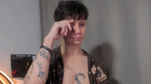 Snapshot of nicky_neal chatting on December 10, 12:50 am Nicky Neal online show from December 10, 12:50 am