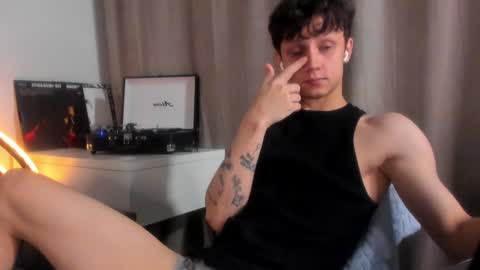 Snapshot of nicky_neal chatting on December 20, 11:05 pm Nicky Neal online show from December 20, 11:05 pm