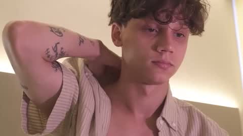 Snapshot of nicky_neal chatting on October 23, 12:21 am Nicky Neal online show from October 23, 12:21 am