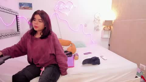 nicky_teem online show from December 5, 9:50 am