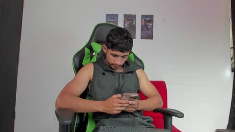 nicky online show from December 2, 8:00 pm