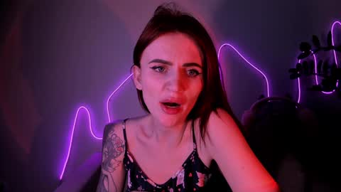 Nicky Weekends online show from December 6, 1:18 am