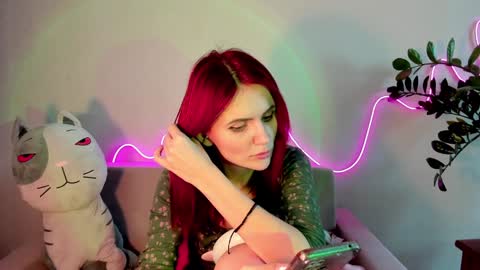 Nicky Weekends online show from December 13, 8:20 am