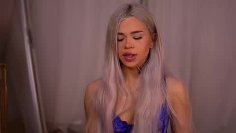 Snapshot of nickybennz chatting on October 24, 5:53 pm Nicky online show from October 24, 5:53 pm