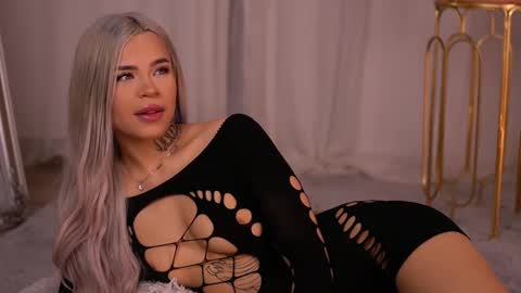 Snapshot of nickybennz chatting on October 27, 7:40 pm Nicky online show from October 27, 7:40 pm