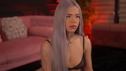 Snapshot of nickybennz chatting on November 1, 7:05 pm Nicky online show from November 1, 7:05 pm