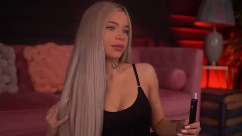 Snapshot of nickybennz chatting on November 16, 7:08 pm Nicky online show from November 16, 7:08 pm