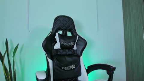 Nicky  online show from October 6, 11:51 am