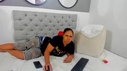 nickyluna online show from September 14, 3:16 am