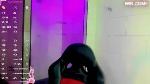 Snapshot of nickynoa chatting on October 25, 3:47 am Nicky online show from October 25, 3:47 am