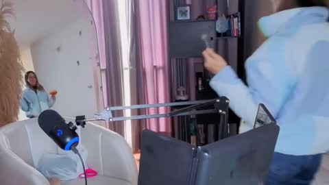 Nicky online show from February 2, 8:18 pm