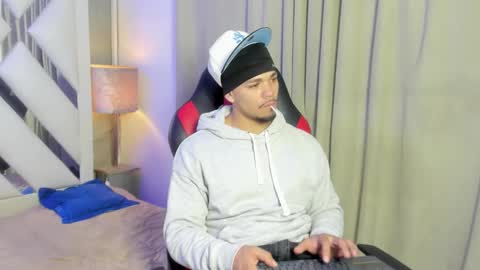 Snapshot of nico_blaze7 chatting on November 27, 7:38 pm nico_blaze7 online show from November 27, 7:38 pm