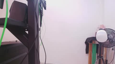 Snapshot of nicol_ferrer chatting on December 22, 7:21 pm Nicol online show from December 22, 7:21 pm