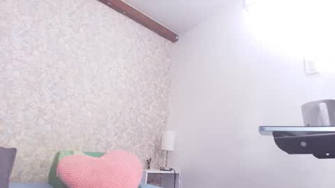 Snapshot of nicol_ferrer chatting on November 12, 3:07 am Nicol online show from November 12, 3:07 am