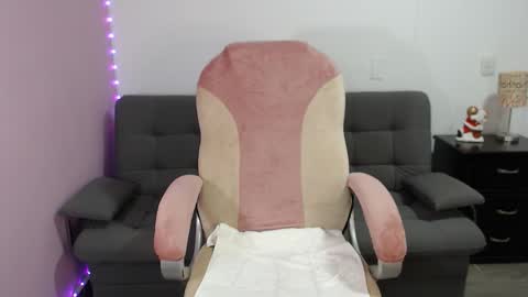 Snapshot of nicol_storm chatting on November 23, 11:04 pm nicole Storm online show from November 23, 11:04 pm