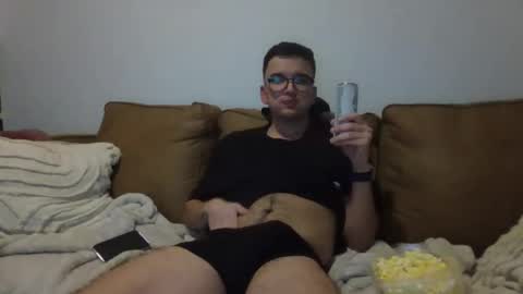 nicolasc32 online show from December 4, 3:38 am