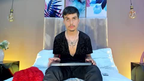 Nicolas Rey online show from November 13, 4:22 am