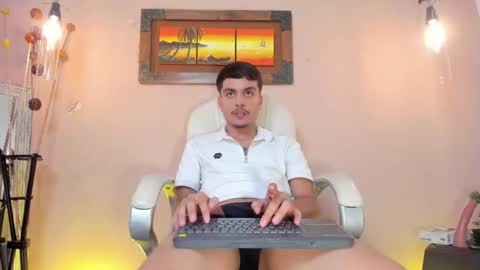 Nicolas Rey online show from November 22, 4:44 am