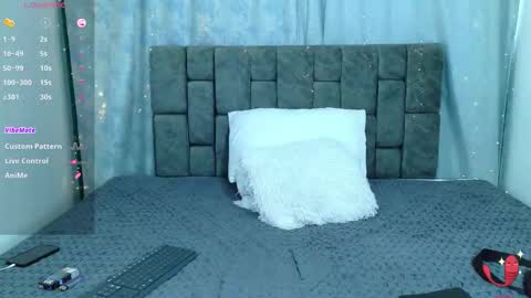 nicolastorres__ online show from March 3, 10:15 pm