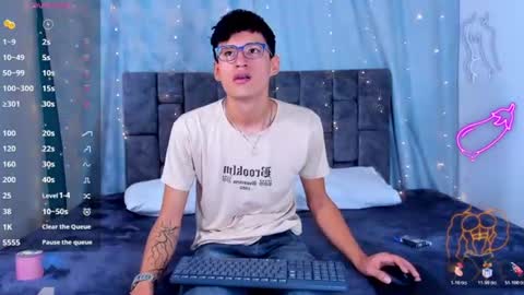Snapshot of nicolastorres__ chatting on June 21, 2:47 am nicolastorres__ online show from June 21, 2:47 am
