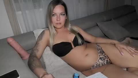 Snapshot of nicole122031 chatting on May 9, 9:20 pm Secret Amateur HuGirl online show from May 9, 9:20 pm