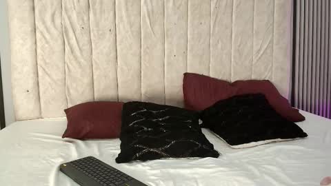 nicole_and_thiago online show from September 21, 8:21 pm