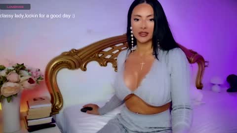 nicole online show from April 26, 6:27 pm