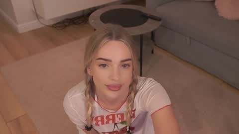 Nicole online show from July 3, 8:37 pm