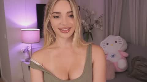 Nicole online show from July 4, 9:10 pm