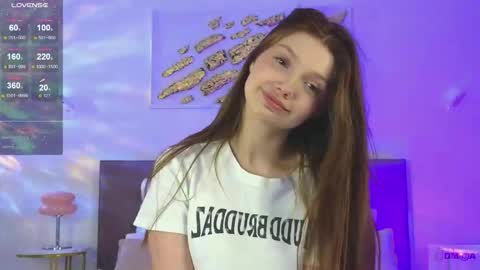 Snapshot of nicole_broown chatting on November 1, 9:39 pm Nicole online show from November 1, 9:39 pm