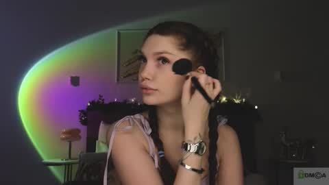 Snapshot of nicole_broown chatting on December 19, 9:00 pm Nicole online show from December 19, 9:00 pm